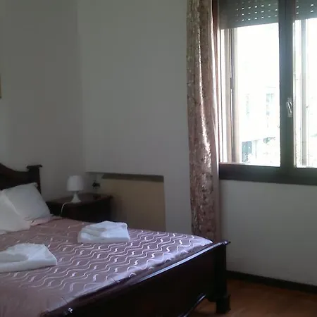 Alojamento de Acomodação e Pequeno-almoço Venice Bangla