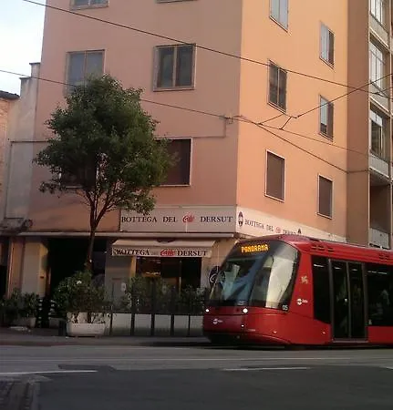 Alojamento de Acomodação e Pequeno-almoço Venice Bangla Mestre